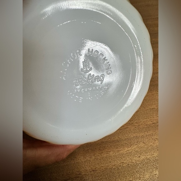 Vintage 80’s Fire King Anchor and Hocking Peach Lustre Retro Swirl Small Dish - Picture 5 of 6